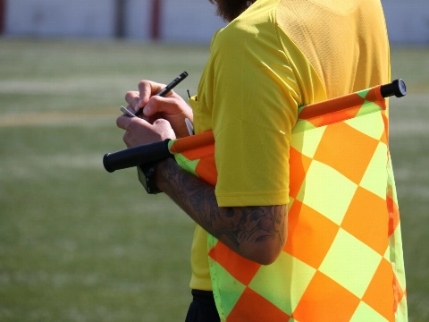 KNVB-scheidsrechter verdacht van aanranding grensrechter