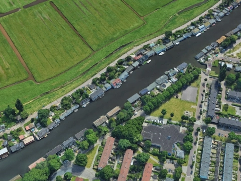 Woonboot onder vuur genomen