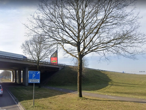 Man liftend op A1 nadat zijn vriendin hem uit de auto zet