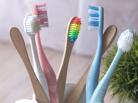 Asielzoekers op vluchtelingenboot massaal in hongerstaking