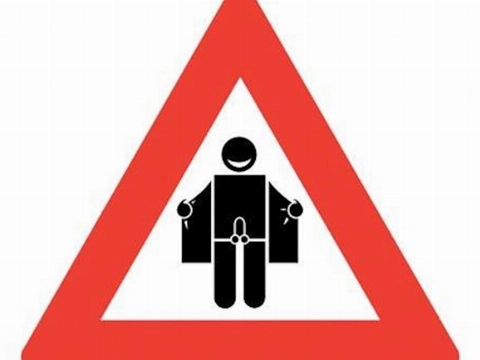 Potloodventer jaagt vrouw met hondje stuipen op het lijf