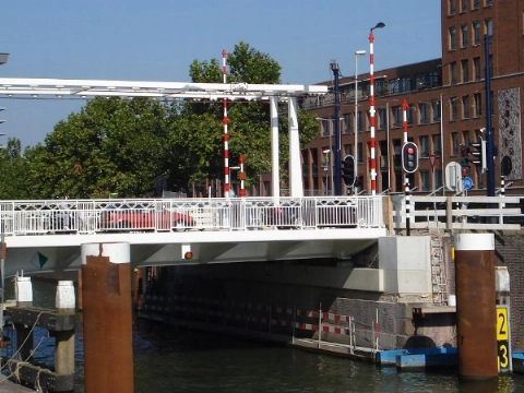 Zoektocht naar identiteit in water gevonden man