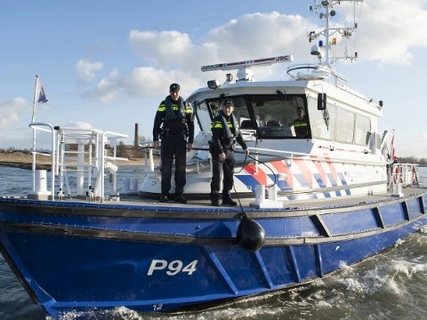 Plezierbootje overvaren door binnenvaartschip