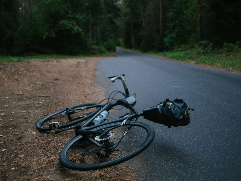 Fietser (85) overleden na aanrijding, automobilist rijdt door