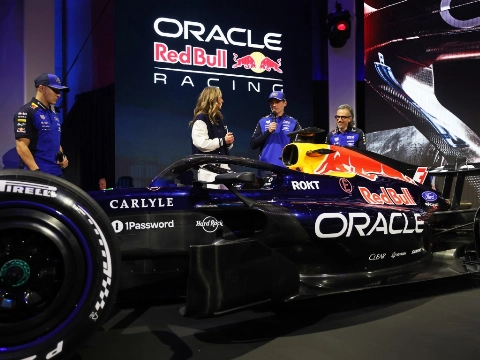 Oracle Red Bull Racing en Visa Cash App Racing Bulls onthullen gedurfde 2026-kleurstellingen in Detroit