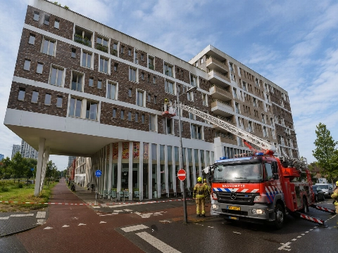 Brand in kamer van woon-zorgcomplex, volledige ontruiming noodzakelijk