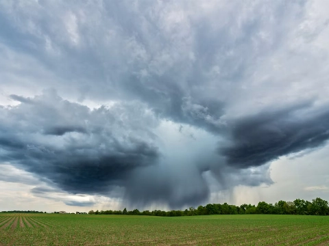 Code Geel om stevige onweersbuien met hagel en windstoten