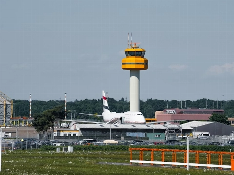 Luchthaven Hamburg ontruimd om indringer