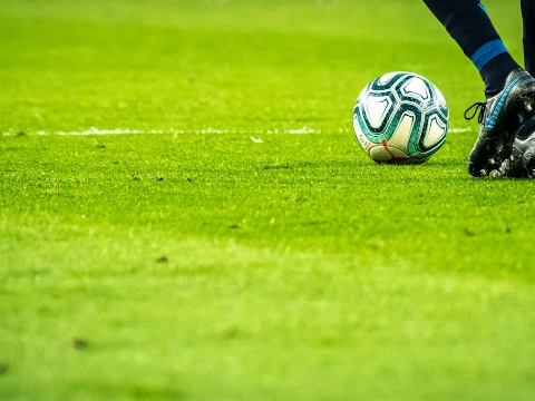 Christian Eriksen opnieuw onwel tijdens interland, duel voortijdig gestaakt