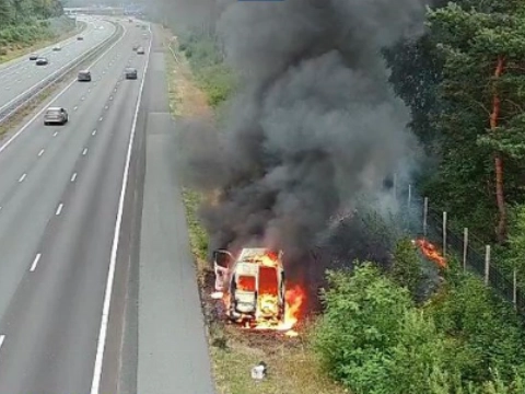 Uur vertraging op A12 door autobrand