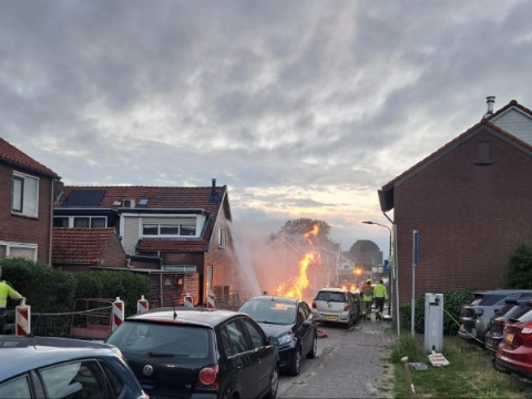 Gaslek zorgt voor grote brand, tientallen woningen ontruimd