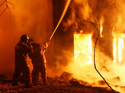 Uitslaande brand verwoest woning en brouwerij