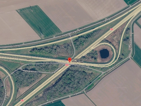 Dode en twee gewonden bij botsing met drie vrachtwagens op A17