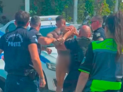 Nederlandse modemiljonair poedelnaakt gearresteerd op Mykonos