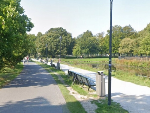 Overleden vrouw aangetroffen in park, drie mensen verhoord