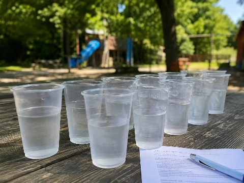 Kinderen onwel na ‘pisquiz’ met tien bekers water