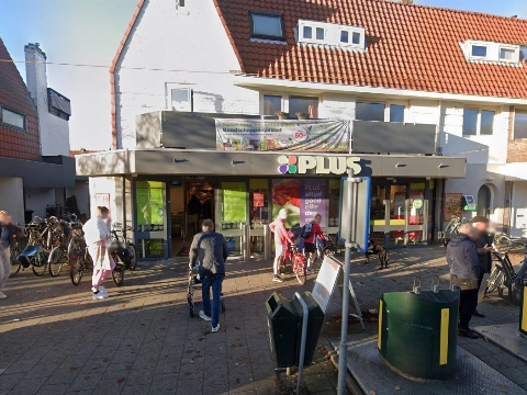 Hulpdiensten rukken massaal uit voor grote brand in supermarkt