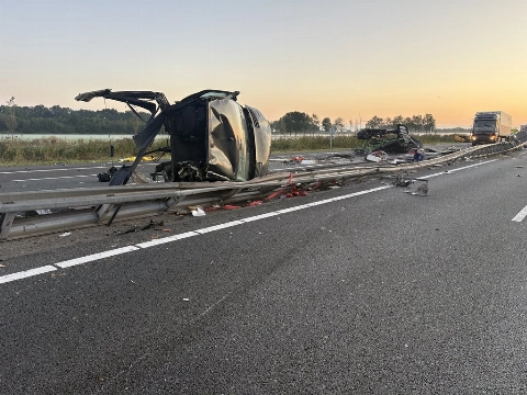 Duitse school laat weten dat leerlingen en docenten niet levensgevaarlijk gewond zijn bij crash op A28