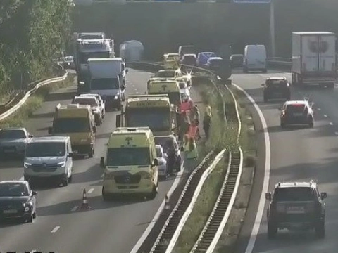 Vijf voertuigen betrokken bij ongeval op A67, lange file richting Eindhoven