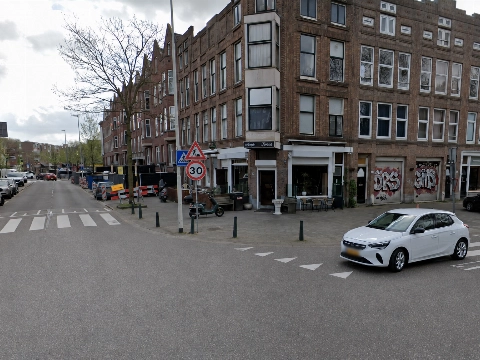 Explosie blaast rolluik los bij eetcafé