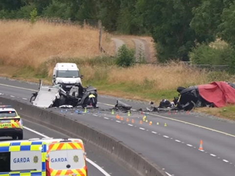 Vijf jongens in BMW dood nadat ze spookrijden op de snelweg