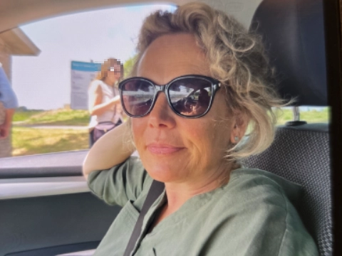 Politie zoekt vermiste vrouw (51) met grijze Fiat 500