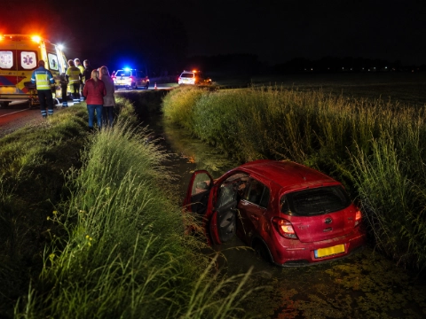 Drie vrouwen in de sloot door overstekende haas