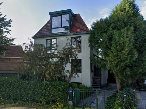 Grote brand in eerder gekraakte villa aan Amsteldijk Noord in Amstelveen