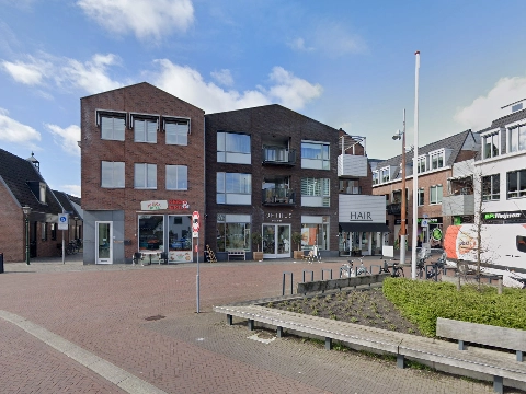 Politie schiet man neer in centrum Bunschoten, volgens getuigen had hij een bijl
