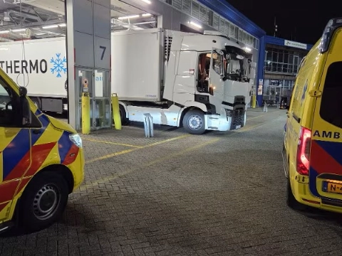 Vijftien illegale migranten gevonden in vrachtwagen, vijf probeerden al eerder Engeland te bereiken
