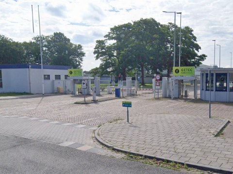 Zeker twee gewonden naar ziekenhuis na lekkage gevaarlijke stof in Emmen