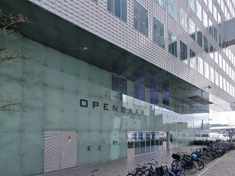 Justitiegebouw Amsterdam ontruimd om verdacht pakketje, EOD en specialistische teams ingezet
