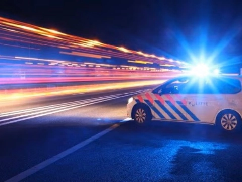Tieners van de weg gereden en neergestoken
