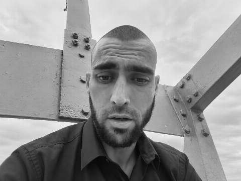 Pim Ritsen (34) neemt afscheidsvideo op vanuit hoogspanningsmast