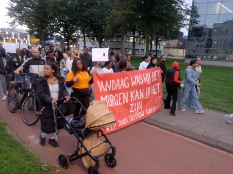 Onrust bij politiebureau na stille tocht voor overleden Rotterdammer