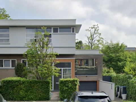 Gewonde bij woningbrand in Velp, omliggende woningen ontruimd