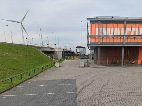 Automobilist met vijfjarig neefje beroofd van Mercedes in Zaandam