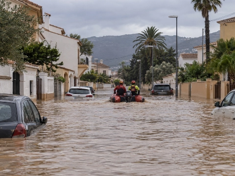Vier doden bij noodweer in Spanje, honderden mensen uit overstroomde huizen gered
