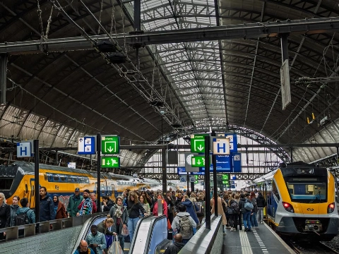 Geen treinen op Amsterdam Centraal, ook zondag en maandag hinder