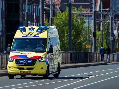 Persoon gereanimeerd bij station en met spoed naar ziekenhuis gebracht