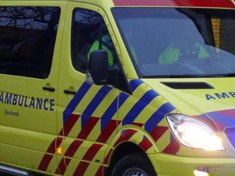 Auto belandt in het water, bestuurder overleeft het niet