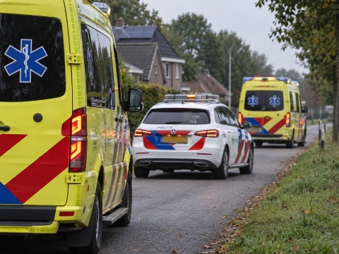 Dode in kanaal en gewonde in woning Valthermond: politie onderzoekt verband