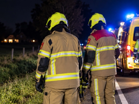 Omstanders halen baby uit auto op zijn kop in sloot bij Breedenbroek