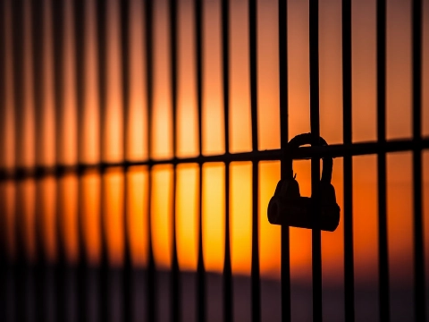 Baby overleden nadat vader hem hard door elkaar schudde