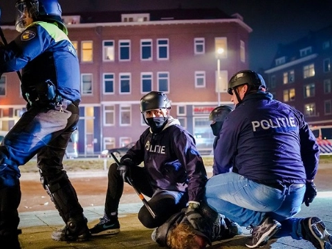 Twee mannen (18 en 19) aangehouden voor neerschieten man in winkelcentrum