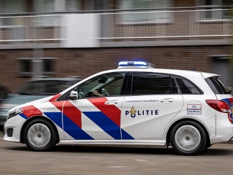 Idioot met lachgas parkeert auto na achtervolging in de sloot