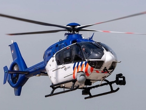 Vuilniswagen rijdt vrouw op fiets aan, vrouw ernstig gewond naar ziekenhuis