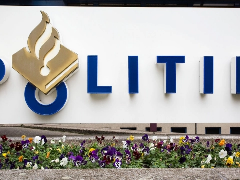 Man zwaargewond na aanrijding met bromfiets