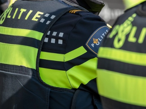 Dertienjarige gaat 's nachts met neefje stukje rijden in auto van vader