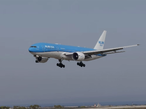 Powerbank vat vlam aan boord, KLM-vlucht naar Curaçao keert terug naar Schiphol
